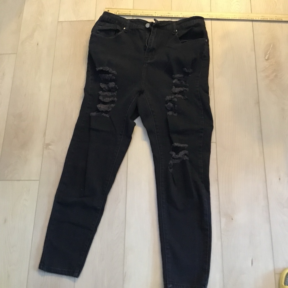Stylish Black Ripped Skinny Jeans